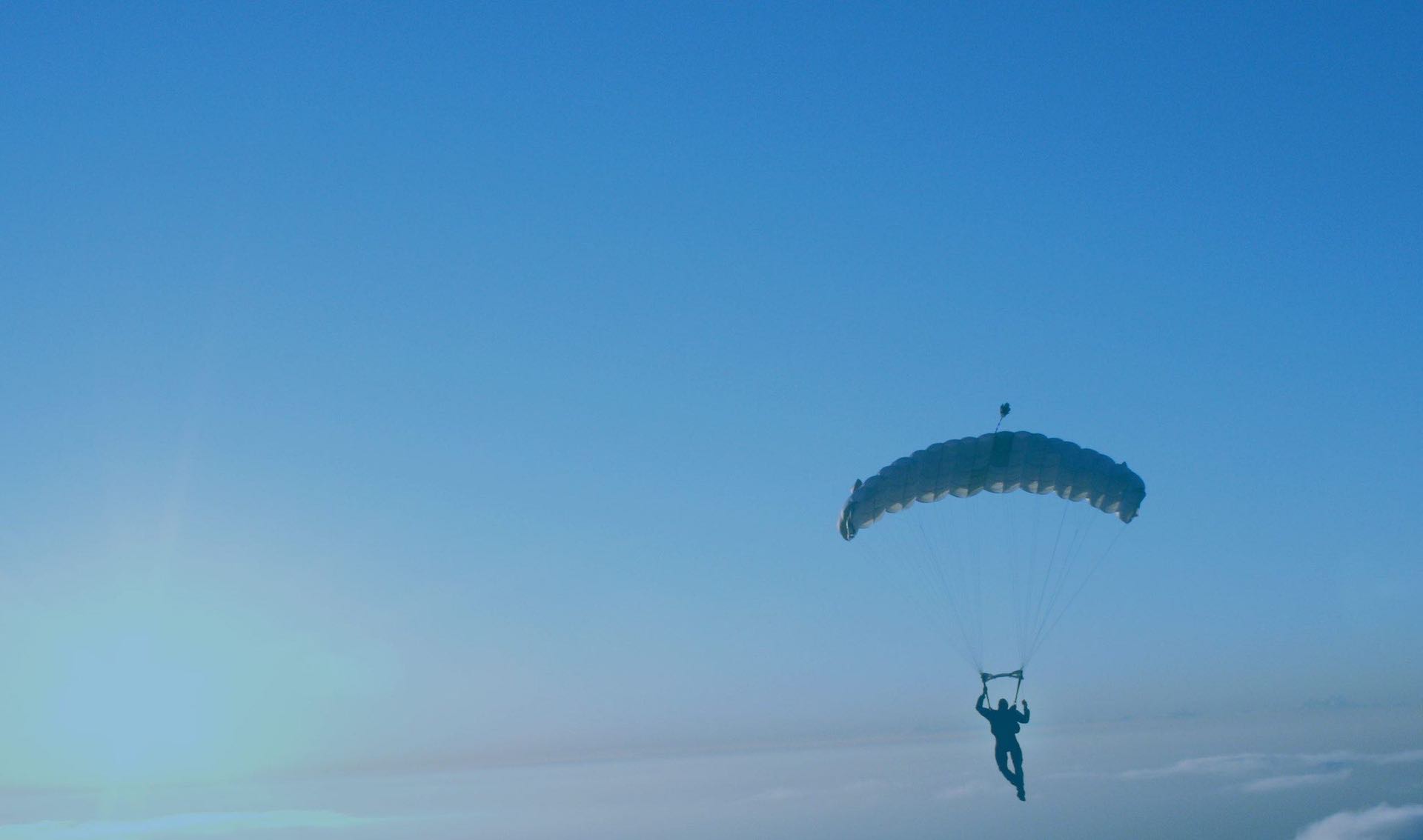 Landing with parachute